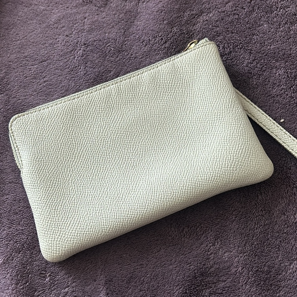 - 🇺🇸Coach Wristlet🇺🇸 - Picture 3 of 5